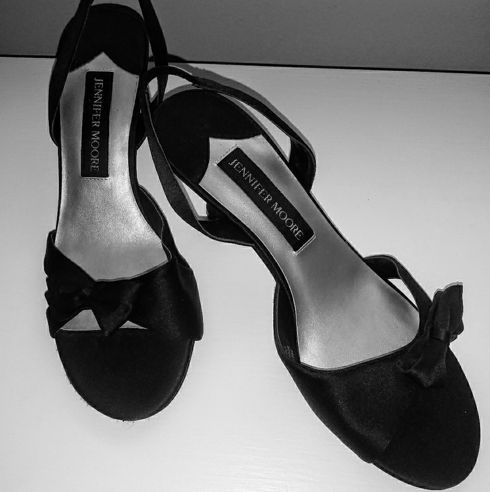 New Jennifer Moore silky black heels 6 1/2